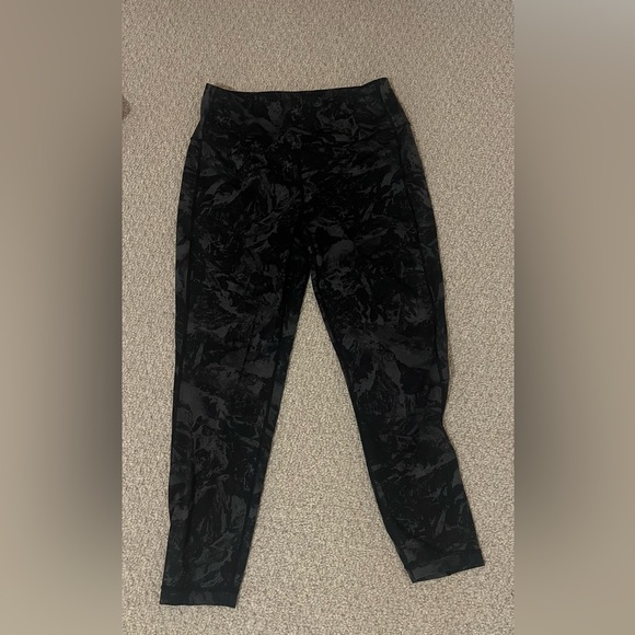 Lolë black and grey marble pattern - Picture 1 of 1